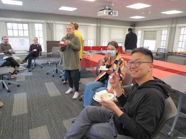 Students enjoy cake